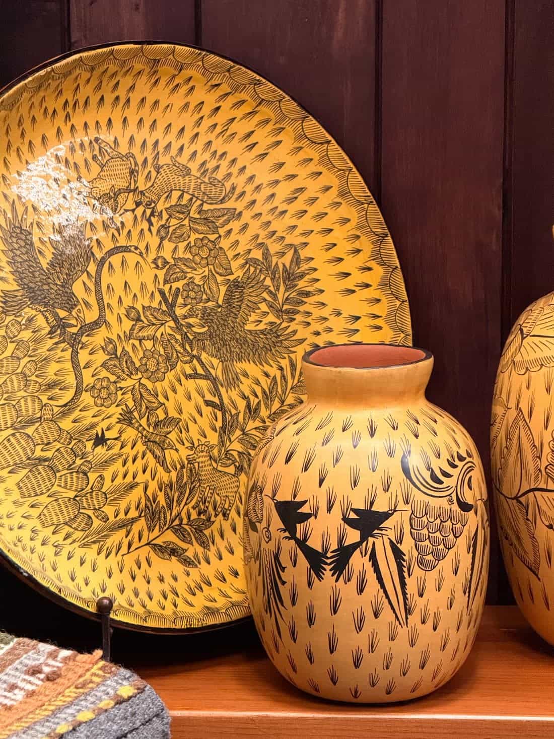 A burnished Huáncito platter and vessel painted with fine lace-like bird motifs