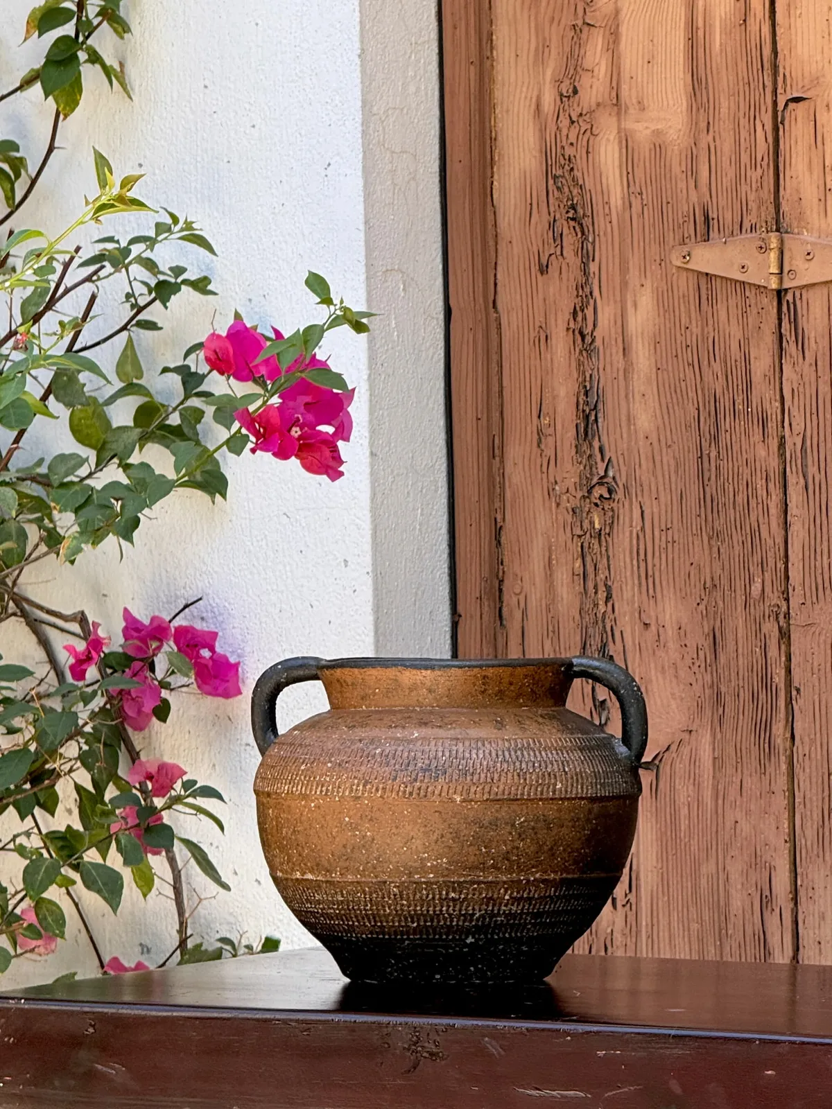 _Mau_ Clay Vase – Decorative clay vase with weathered finish, handcrafted in Guadalajara, Mexico
