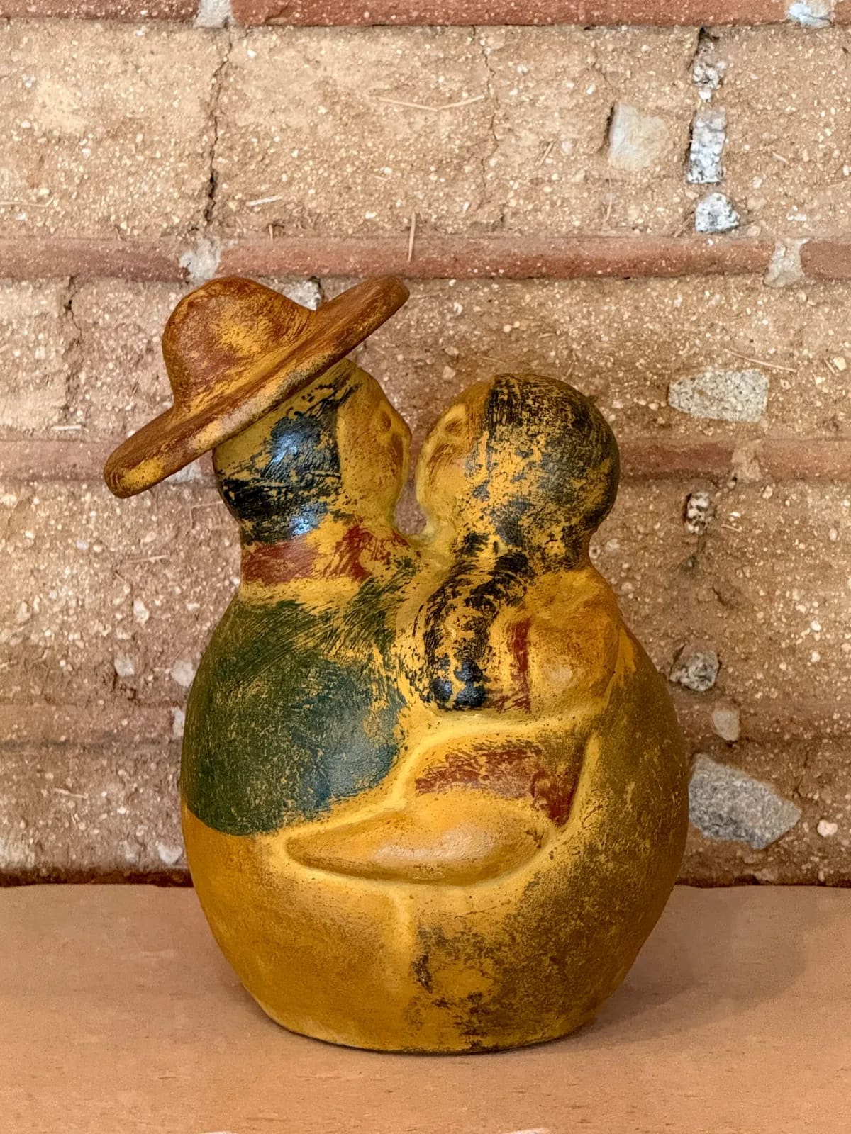 Besucón Sculpture