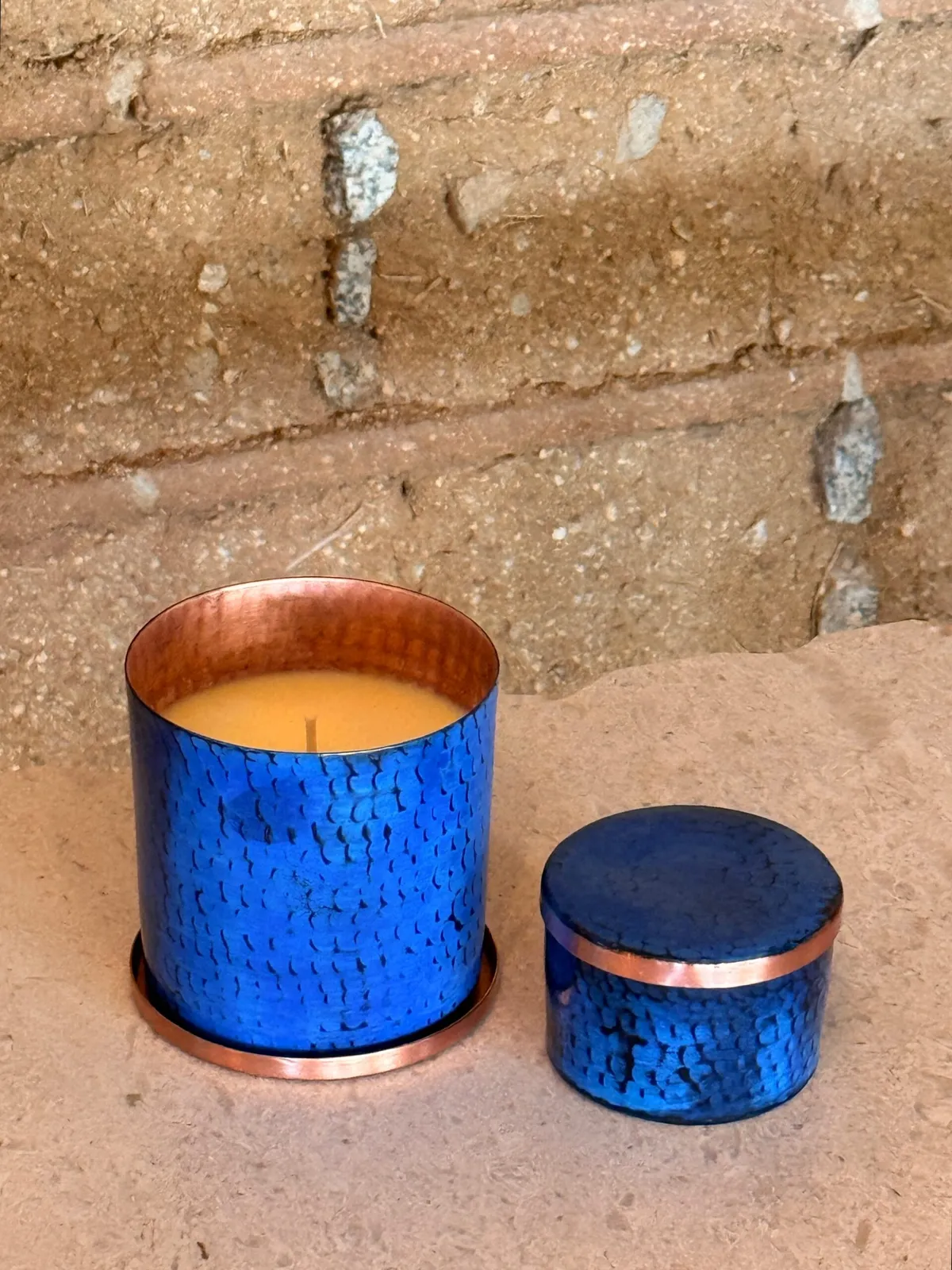 Aromatic Candle in Patinated Hammered Copper Pot – Aromatic soy candle in elegant hammered copper pot. Available in Red Fruits, Lavender & Ylang, and Coconut, Nard & Vanilla scents