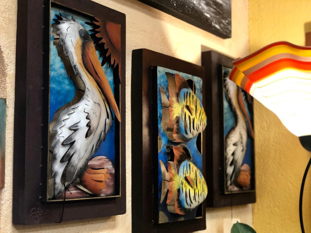 Cuadro Pelicano Metal wall Art Pieces with aquatic life