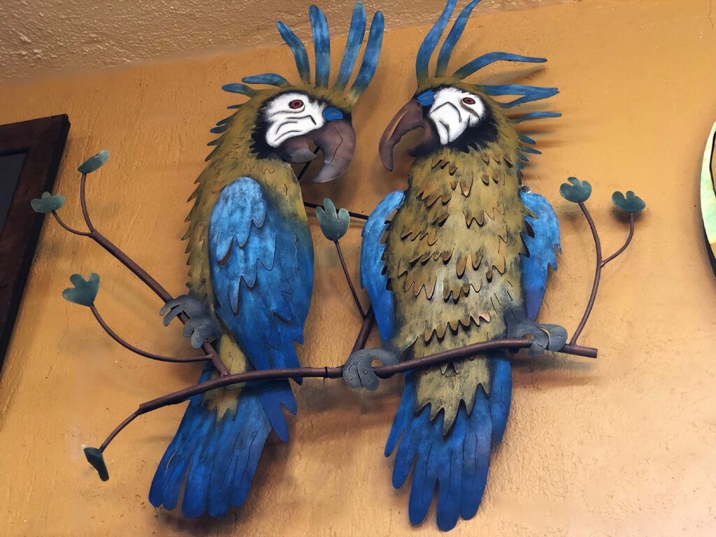 Guacamayas Selva Metal Wall Art of Two Toucans