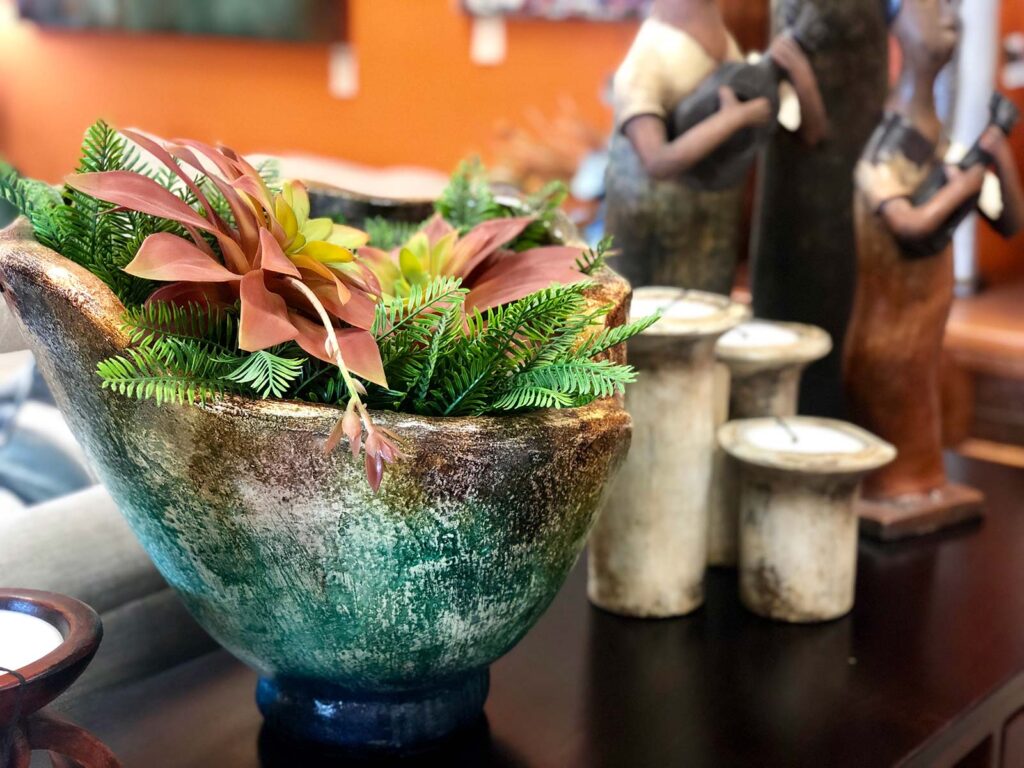 PGNPA0C1 Cabo Bowl Ceramic bowl in furniture store in Cabo San Lucas