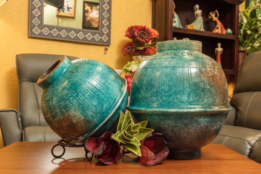 PGNPAod Samech Vase Coffee table decorations and faux flowers in Cabo San Lucas