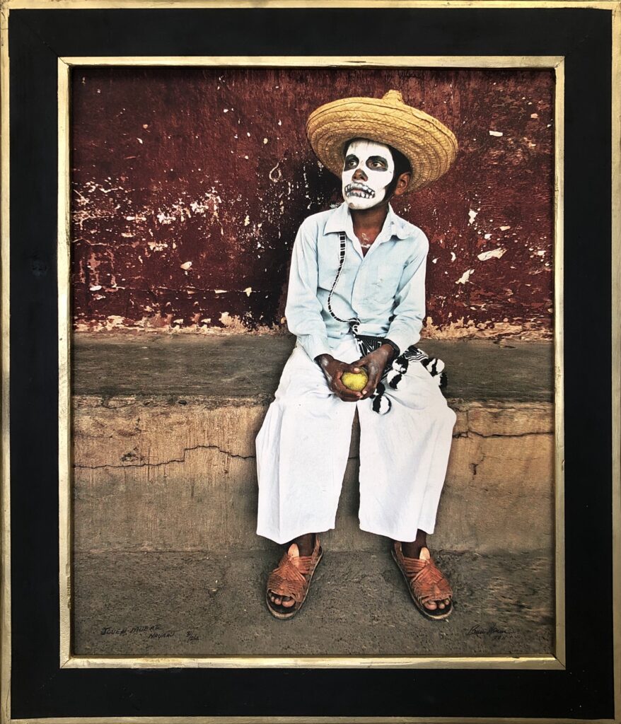 Bruce Herman Joven Muerto Bruce Herman photograph of Mexican man wearing skull makeup and a hat