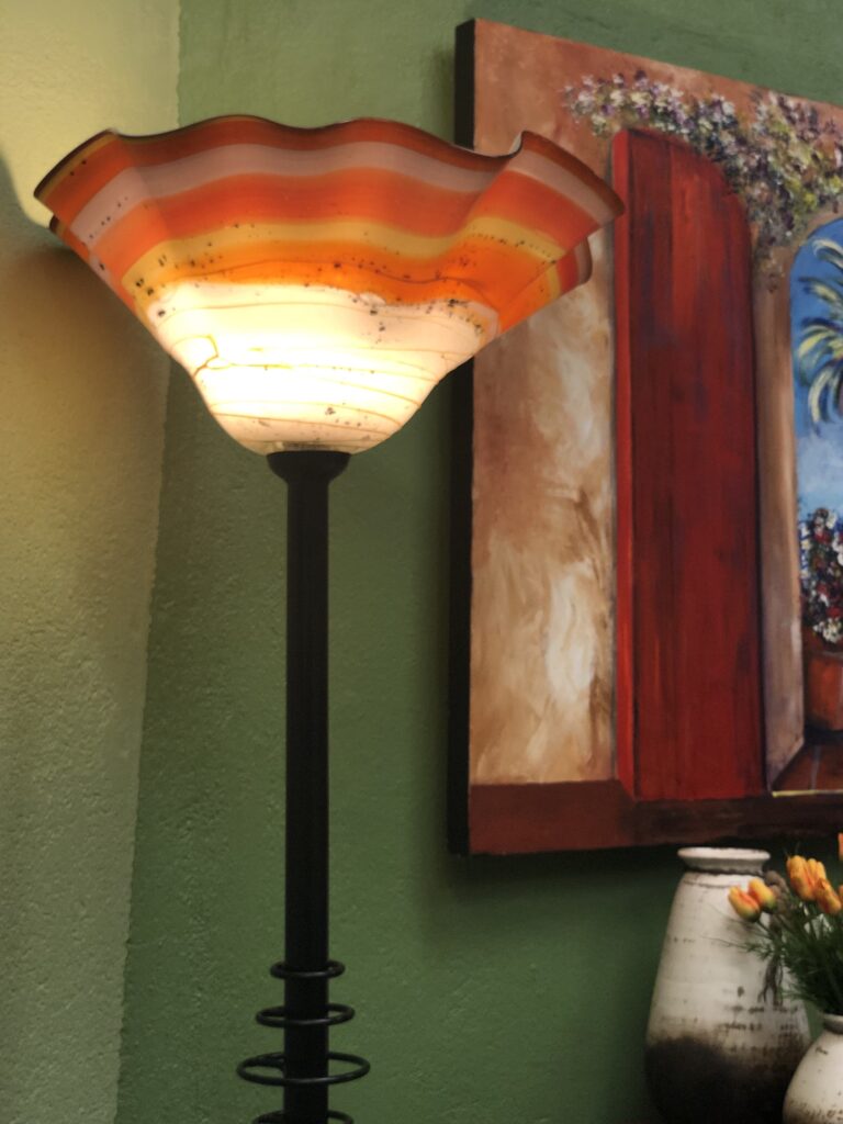 Lámpara de Piso de Vidrio Soplado Orange and white blown glass floor lamp with iron stand, for sale at a furniture store in Cabo San Lucas, Mexico