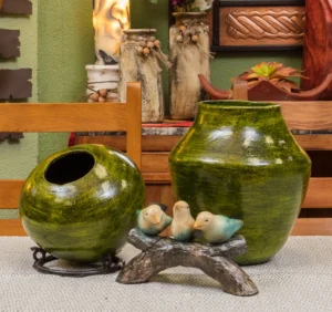 Decorative pottery with rosary details