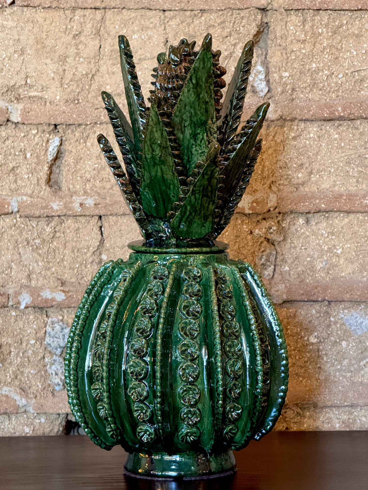Glossy pineapple vase with lid